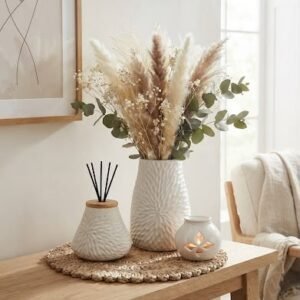 La Colección Calma reúne piezas pensadas para convertir un rincón cotidiano en un pequeño ritual: flores, aromas y unos minutos para desconectar.